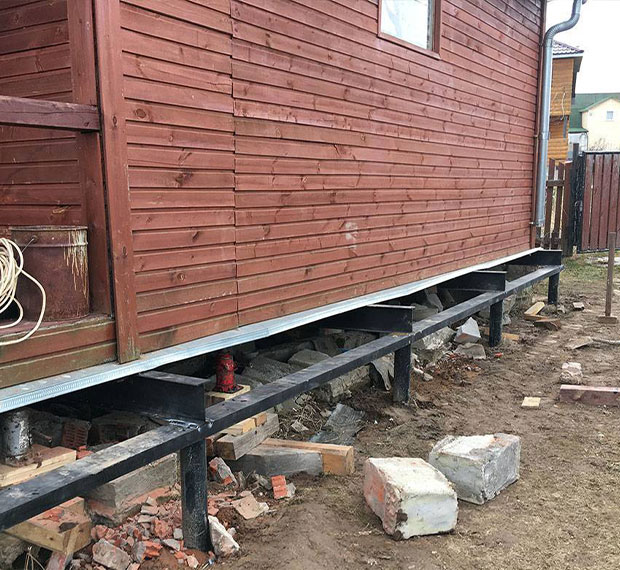 Ремонт старого фундамента винтовыми сваями в Новокубанске